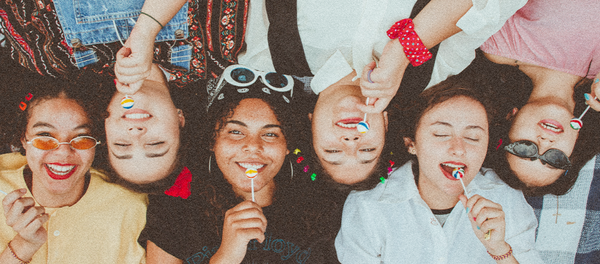 5 Tips For Making New Pals & Strengthening Old Friendships This Summer